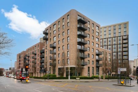 Flat Empire Way in Greater London