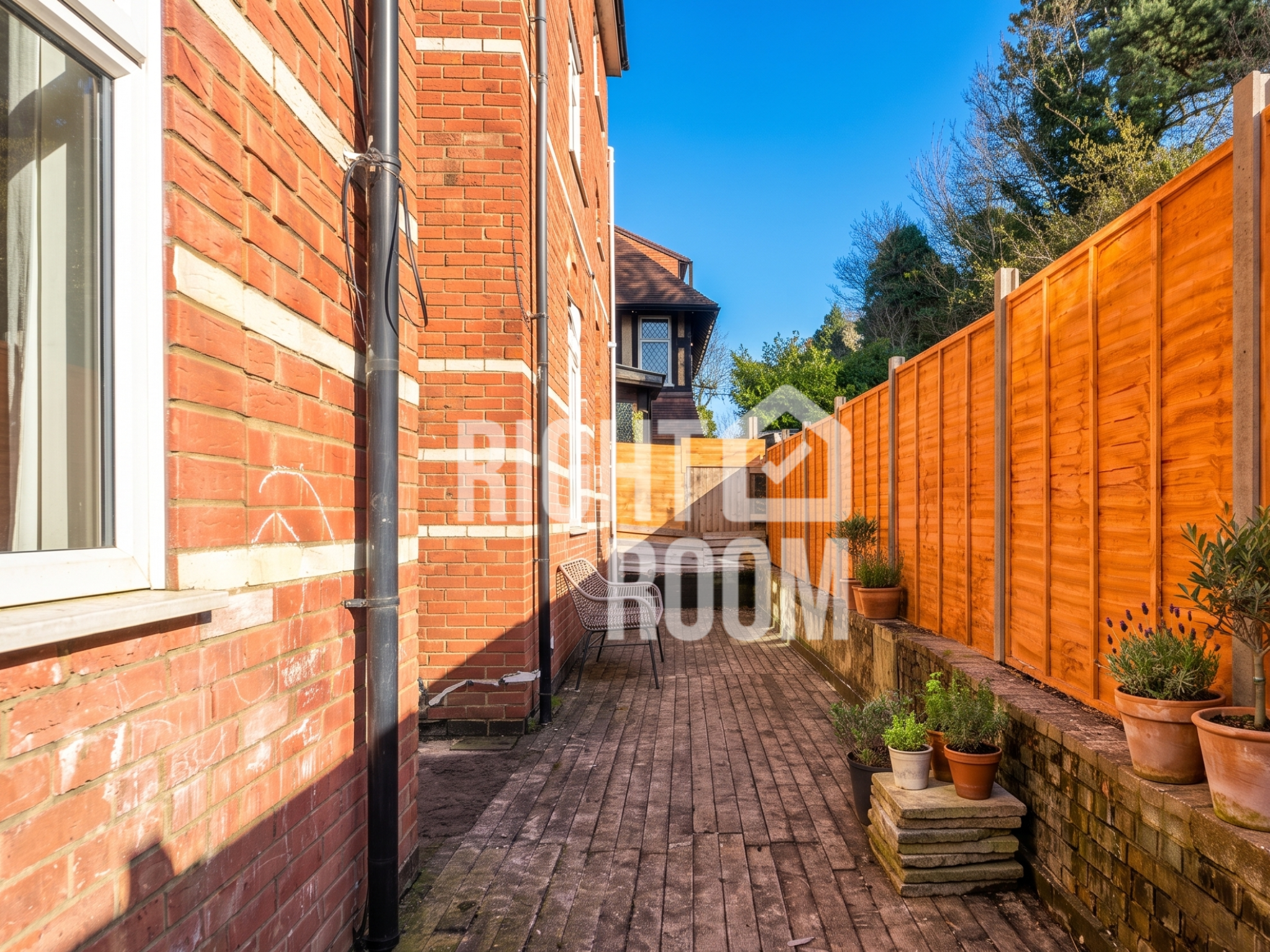 Room Downs Road in Luton