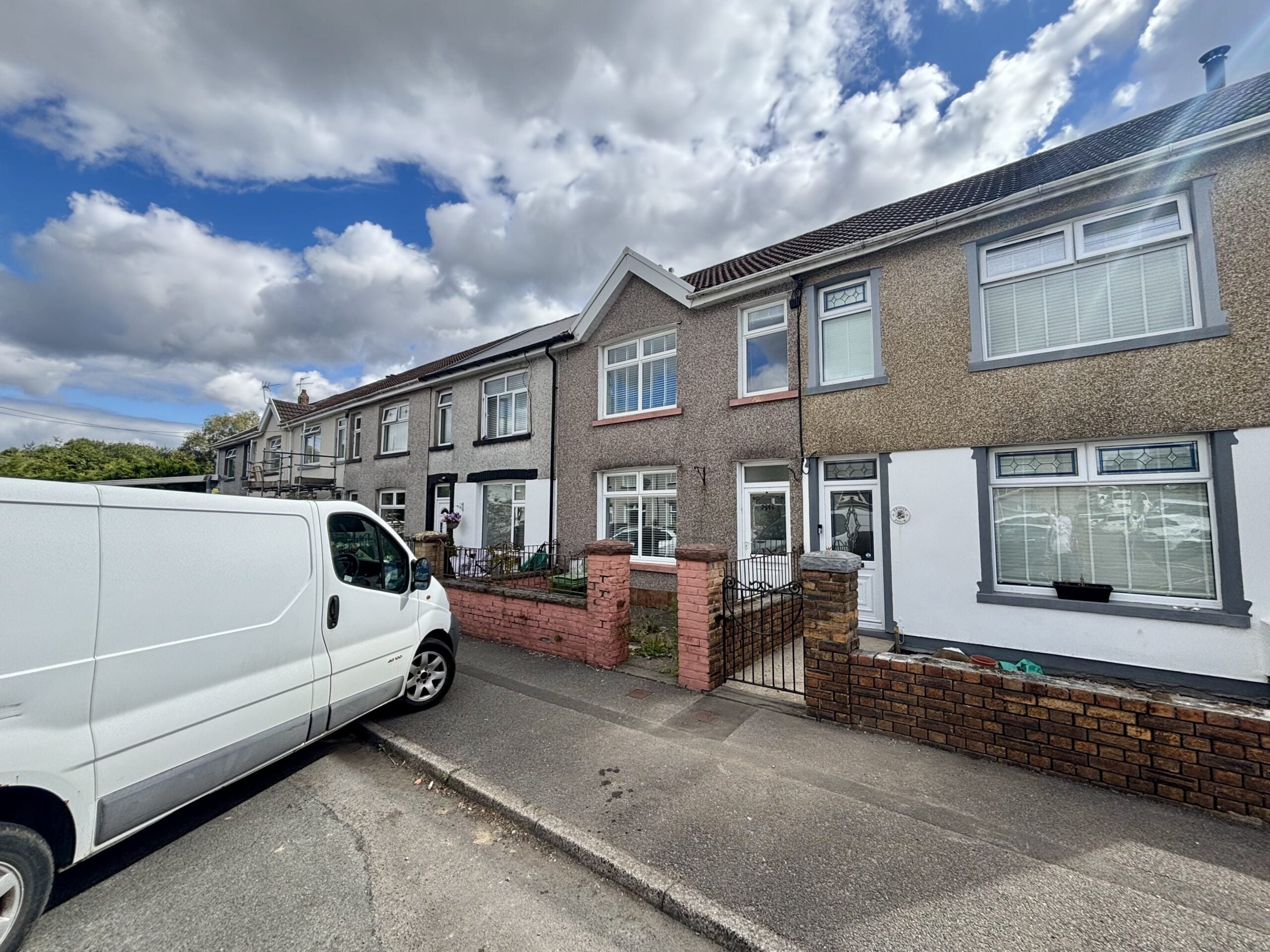 House Commercial Street in Beddau
