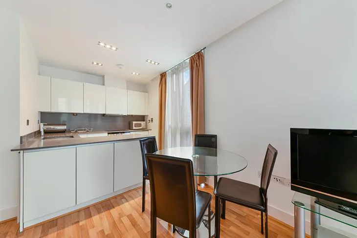 Flat Bridle Mews in Greater London