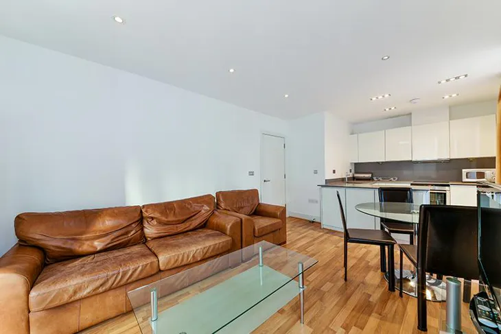 Flat Bridle Mews in Greater London