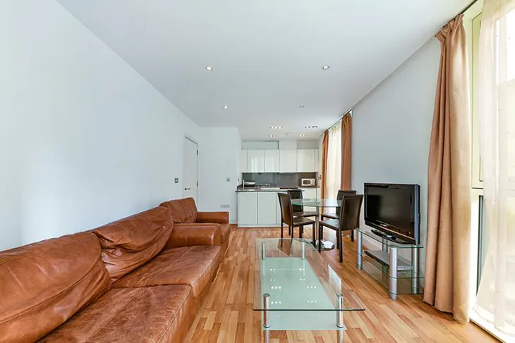 Flat Bridle Mews in Greater London