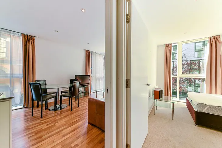 Flat Bridle Mews in Greater London