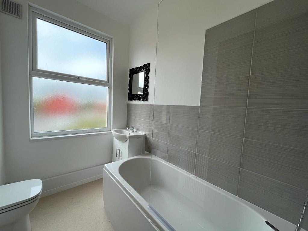 Room Brookfield Road in Birmingham
