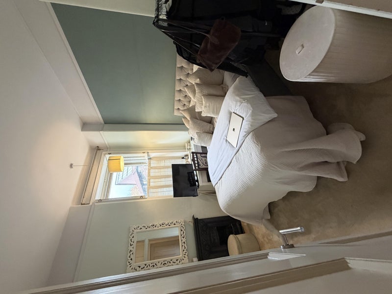 Room Lurline Gardens in Greater London