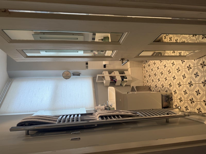 Room Lurline Gardens in Greater London