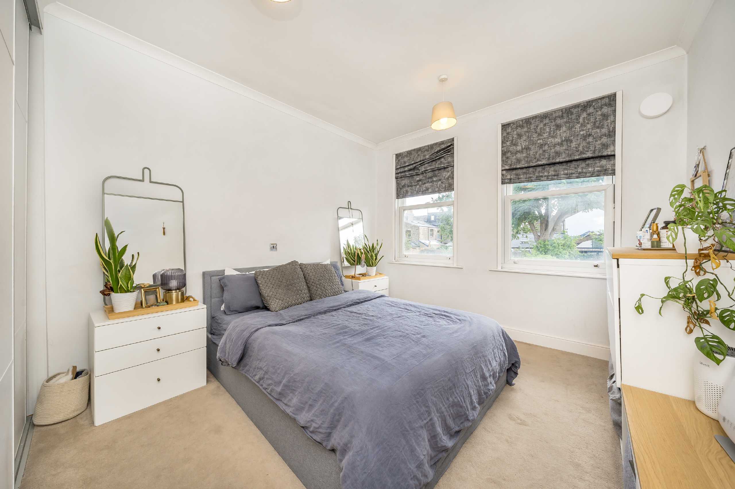 Flat Pelham Road in Greater London