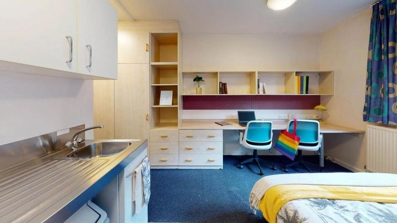 Flat Brunswick Square in Greater London