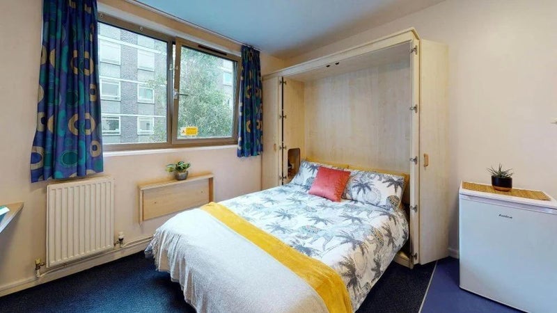 Flat Brunswick Square in Greater London