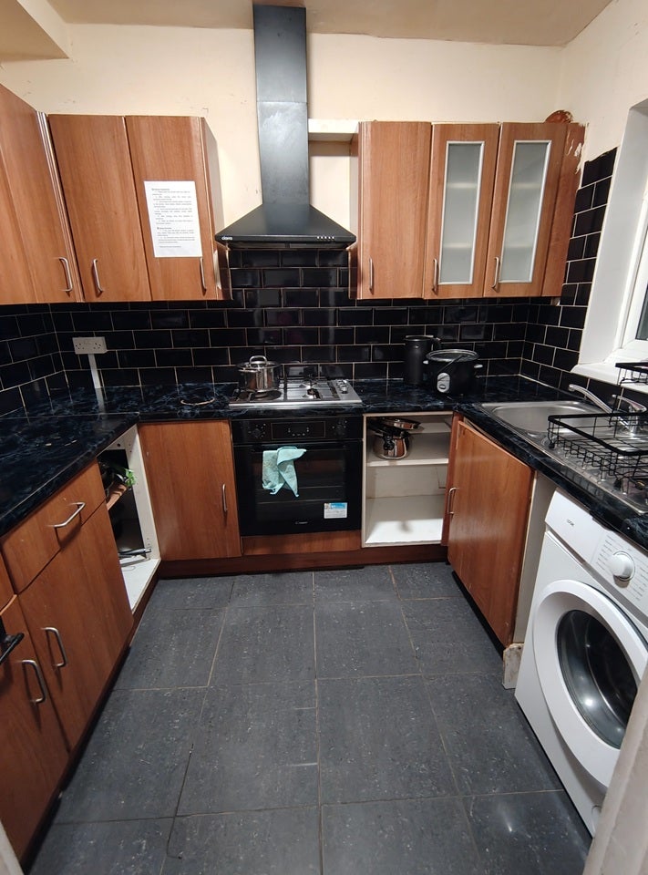 Room Elmwood Road in Greater London
