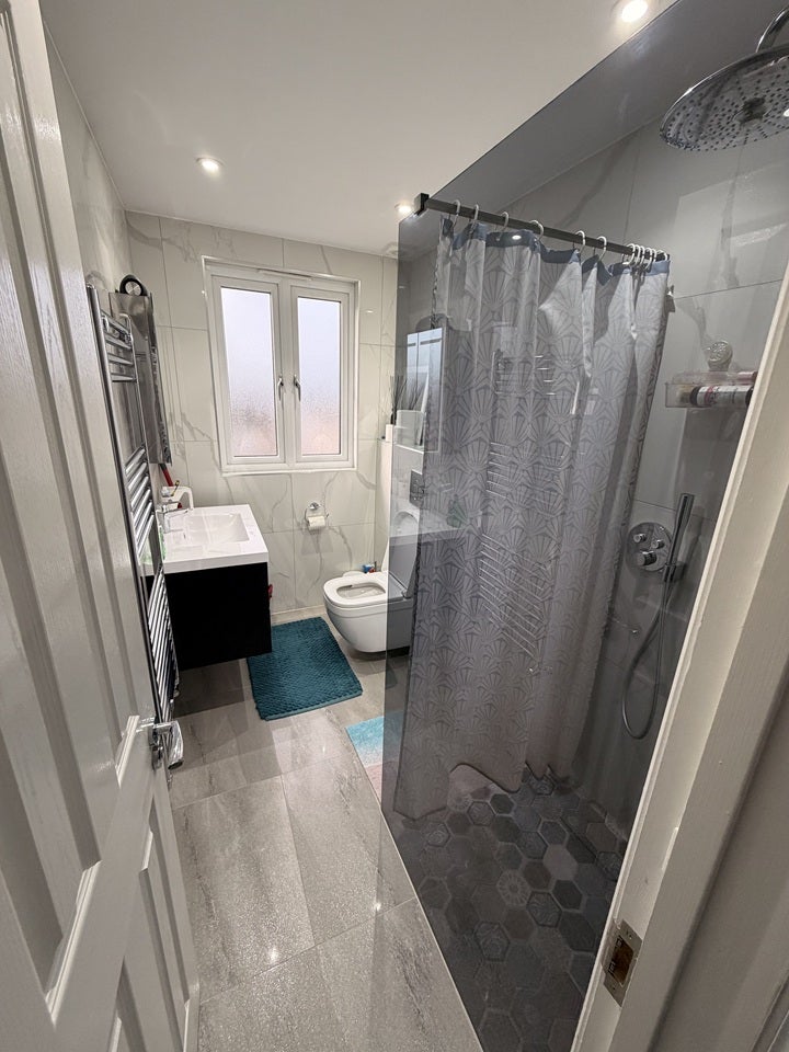 Room Bredle Way in Aveley