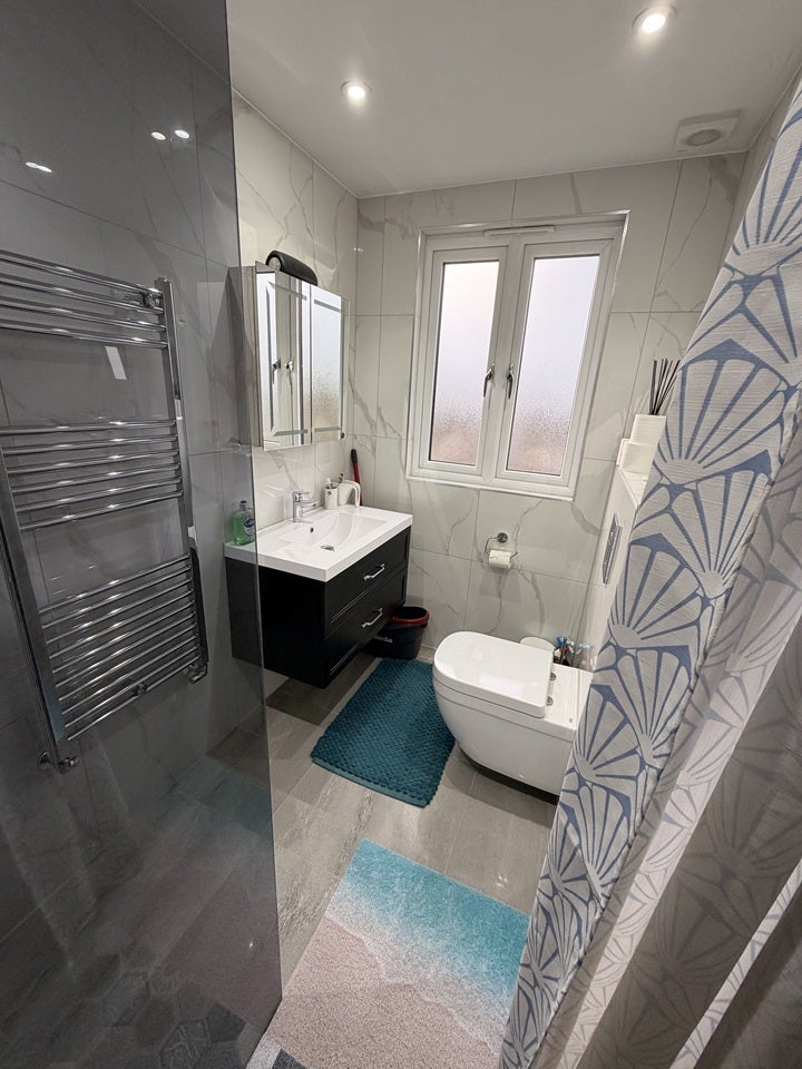 Room Bredle Way in Aveley