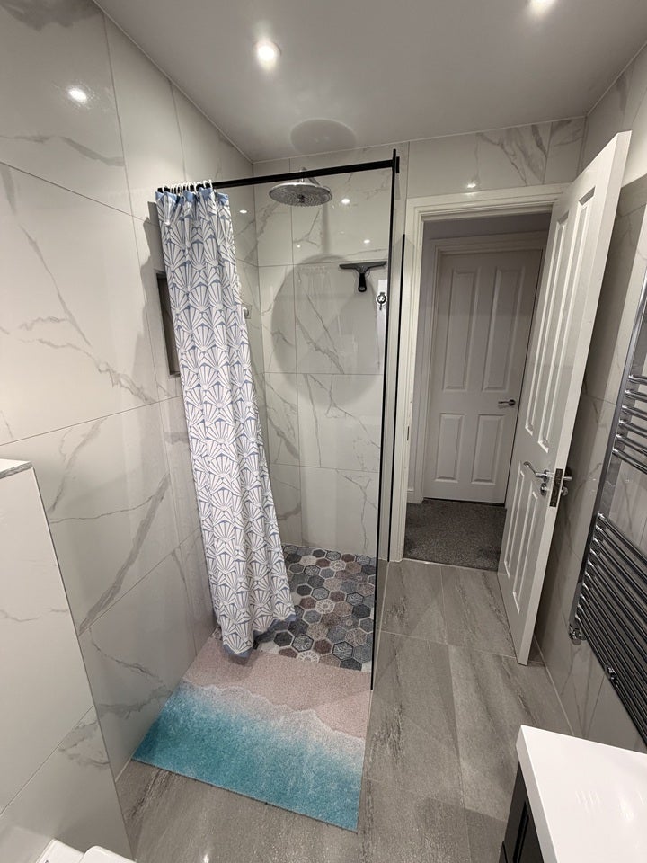 Room Bredle Way in Aveley