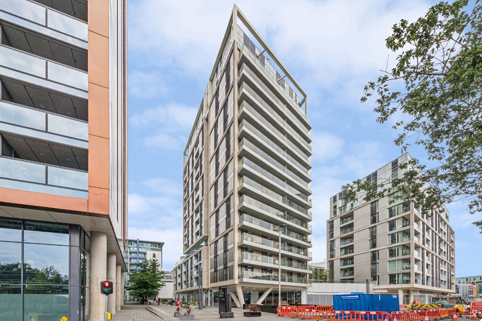 Flat Buckhold Road in Greater London
