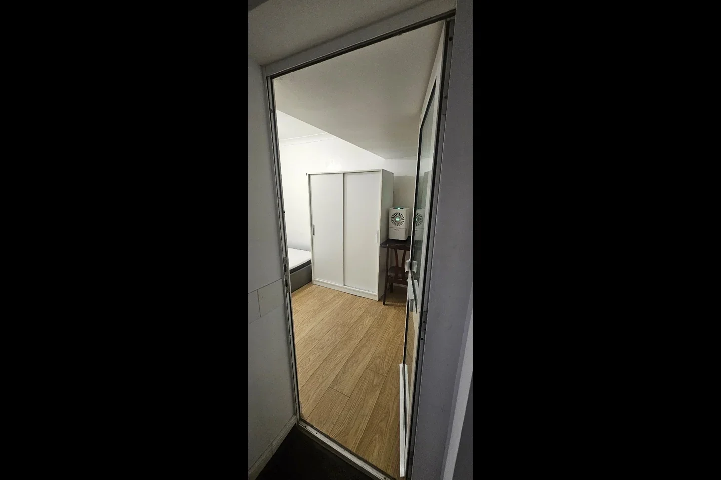 Flat Long Elmes in Greater London