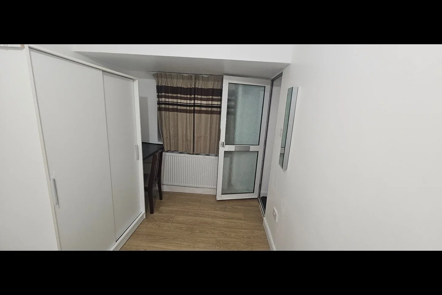 Flat Long Elmes in Greater London