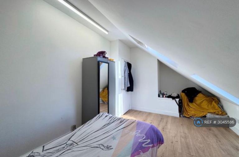 Room Rusland Park Road in Greater London