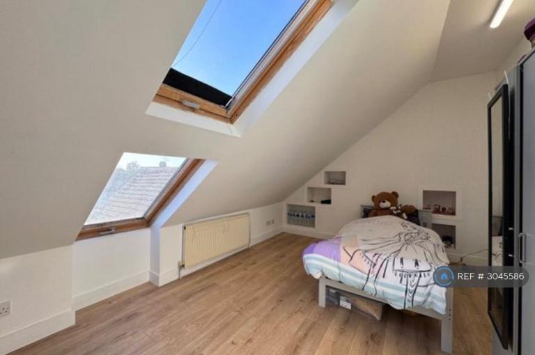 Room Rusland Park Road in Greater London