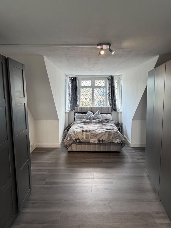 Flat Limpsfield Road in Greater London
