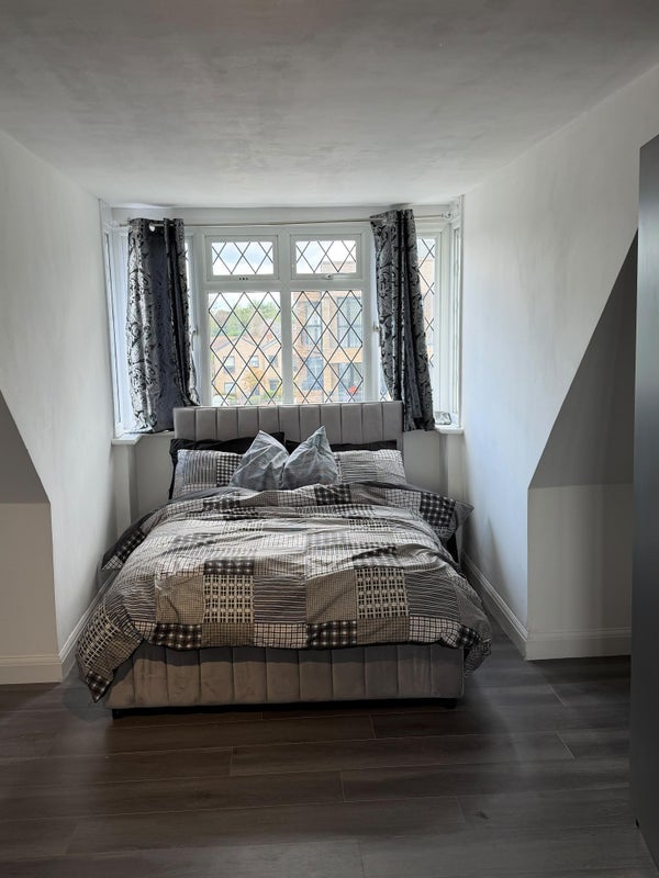 Flat Limpsfield Road in Greater London