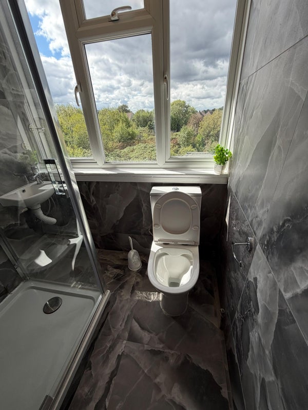 Flat Limpsfield Road in Greater London