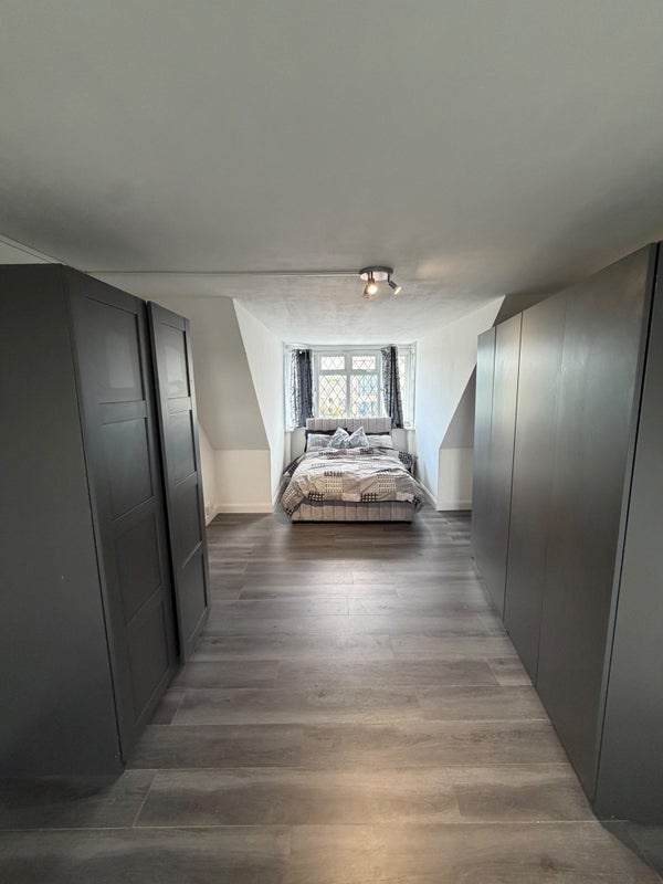 Flat Limpsfield Road in Greater London