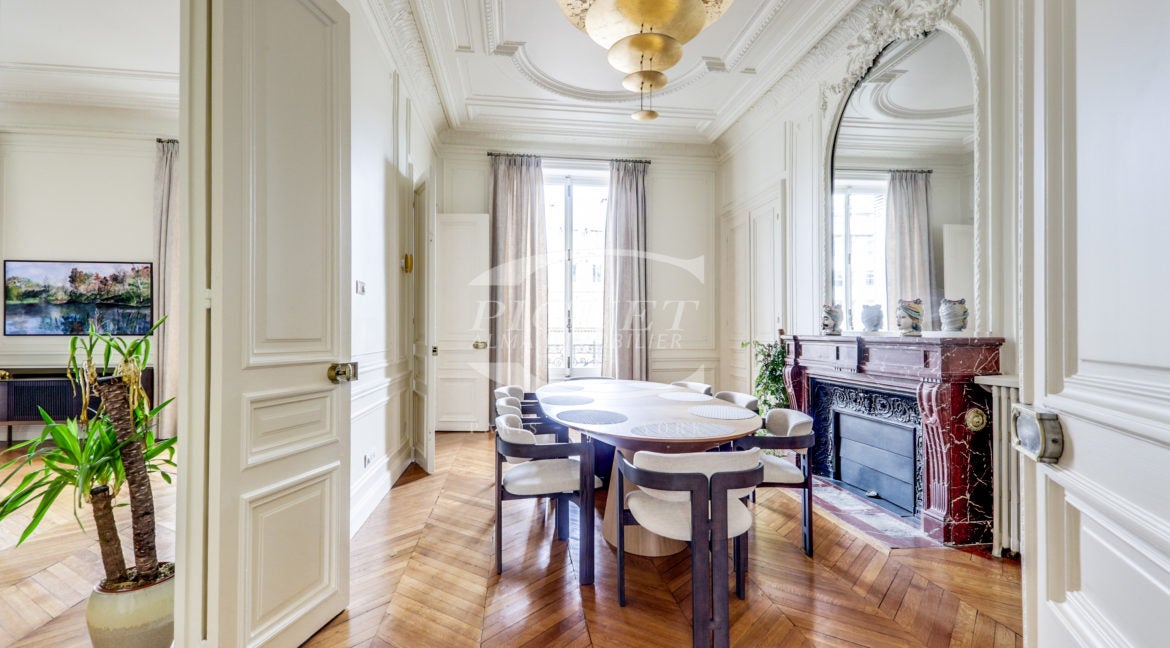 Appartement Avenue George V à Paris