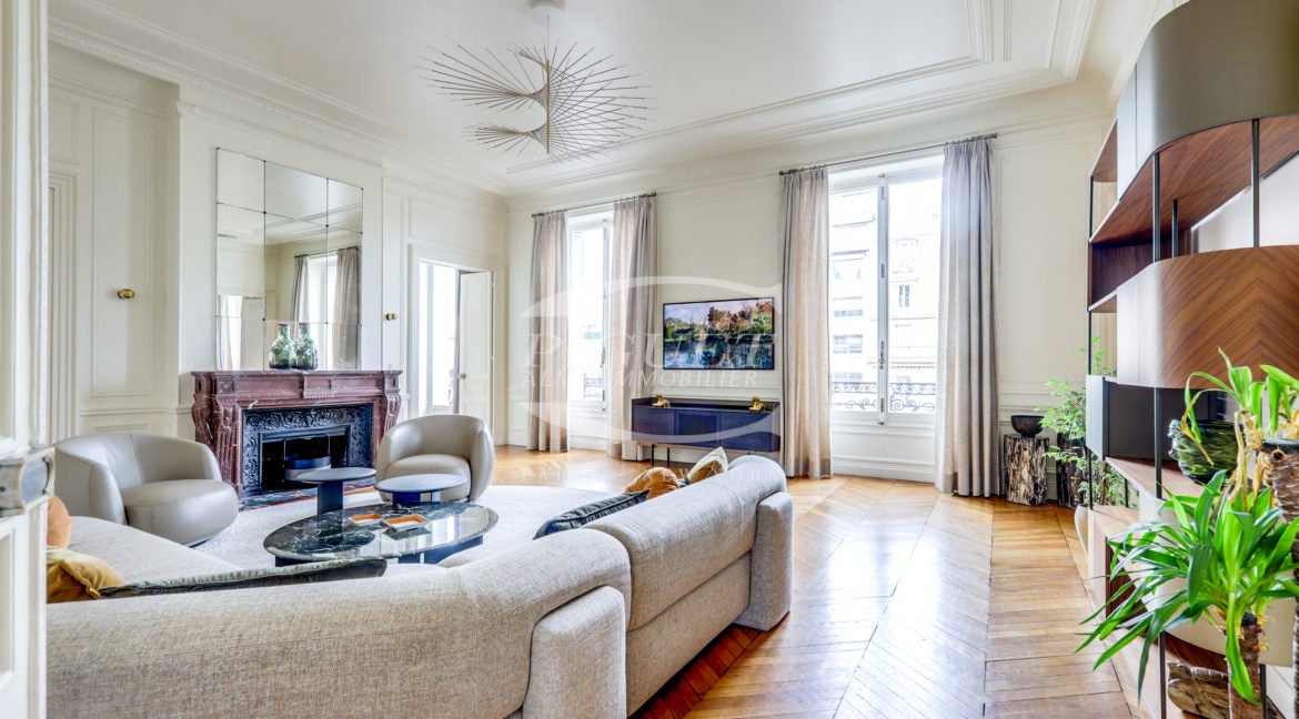 Appartement Avenue George V à Paris