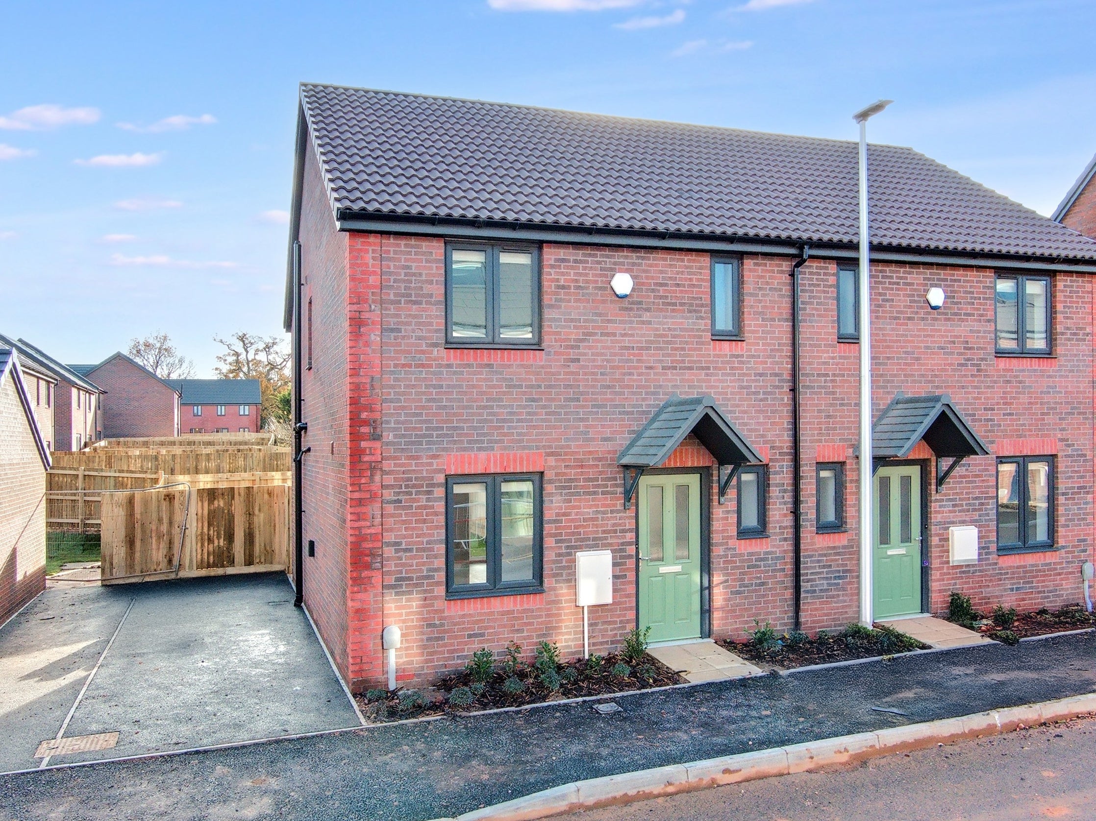 House Woodside Close in Ketley