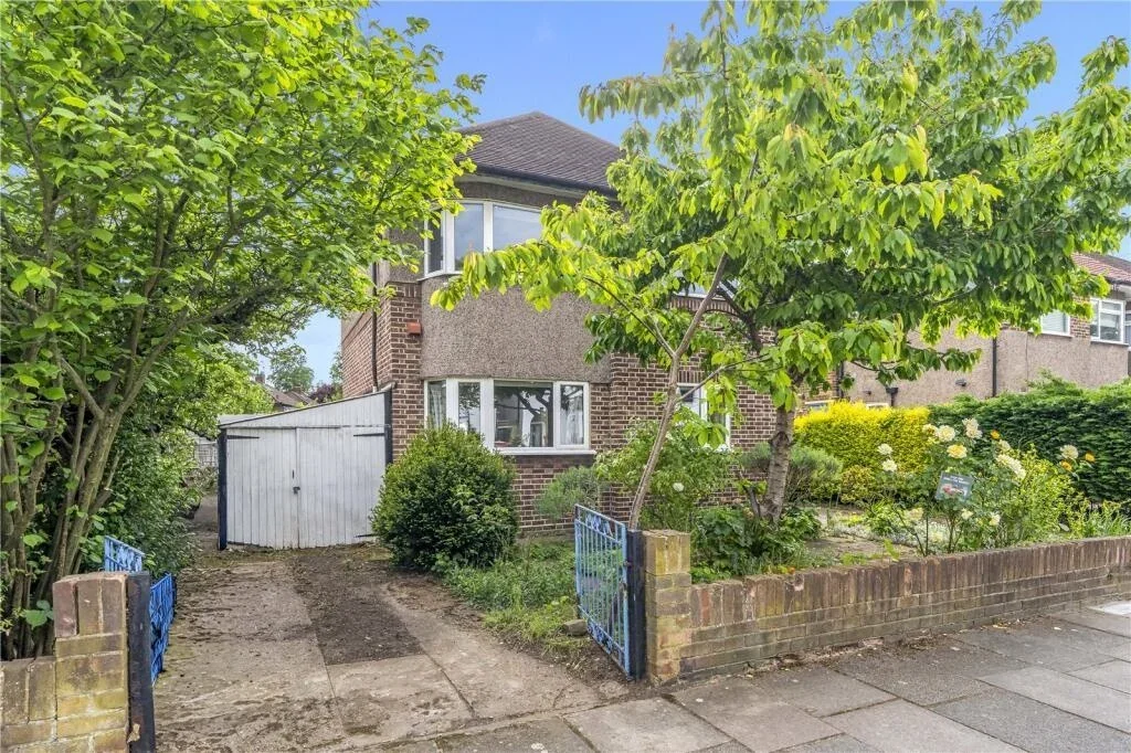 Flat Beauchamp Road in Greater London