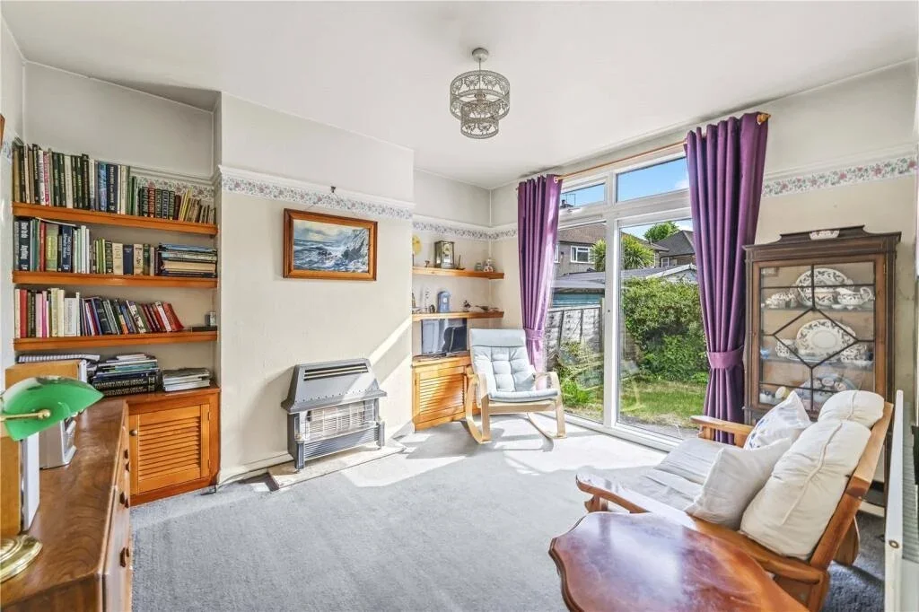 Flat Beauchamp Road in Greater London