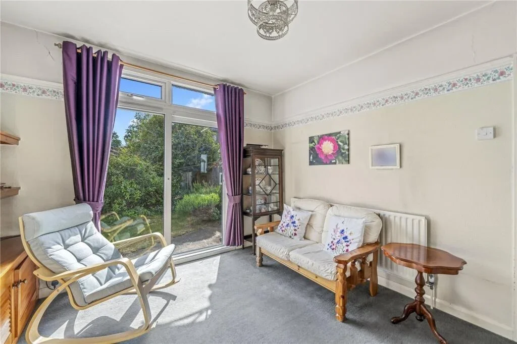 Flat Beauchamp Road in Greater London
