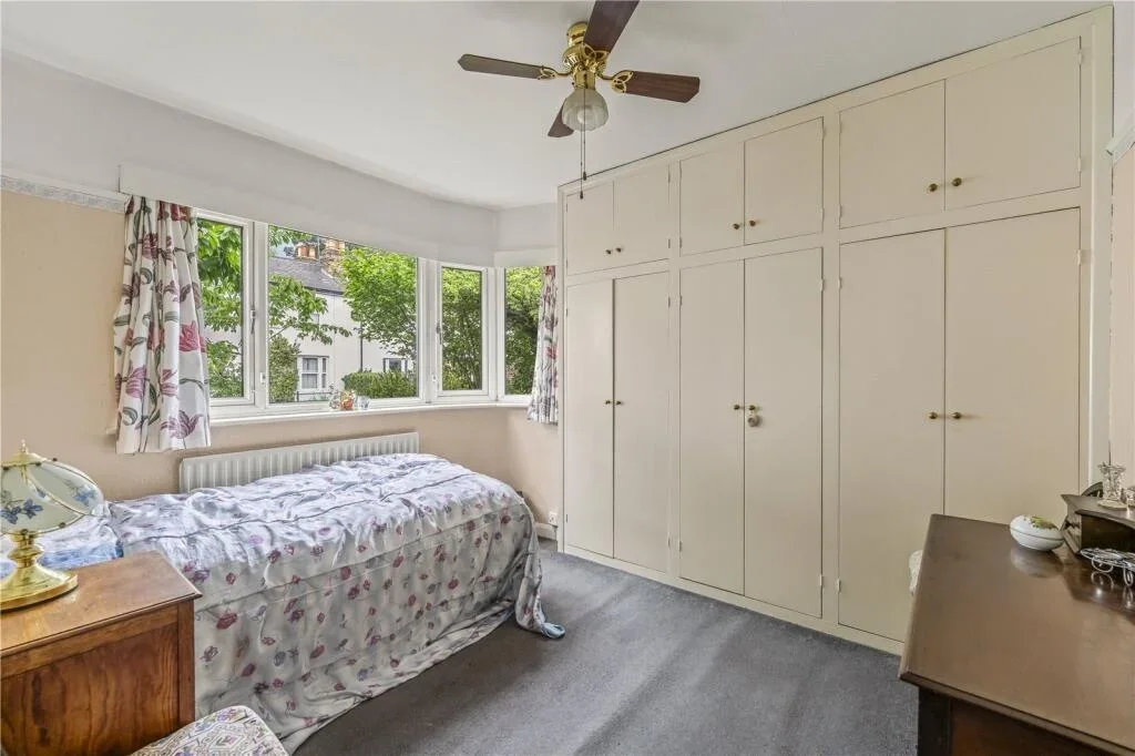 Flat Beauchamp Road in Greater London