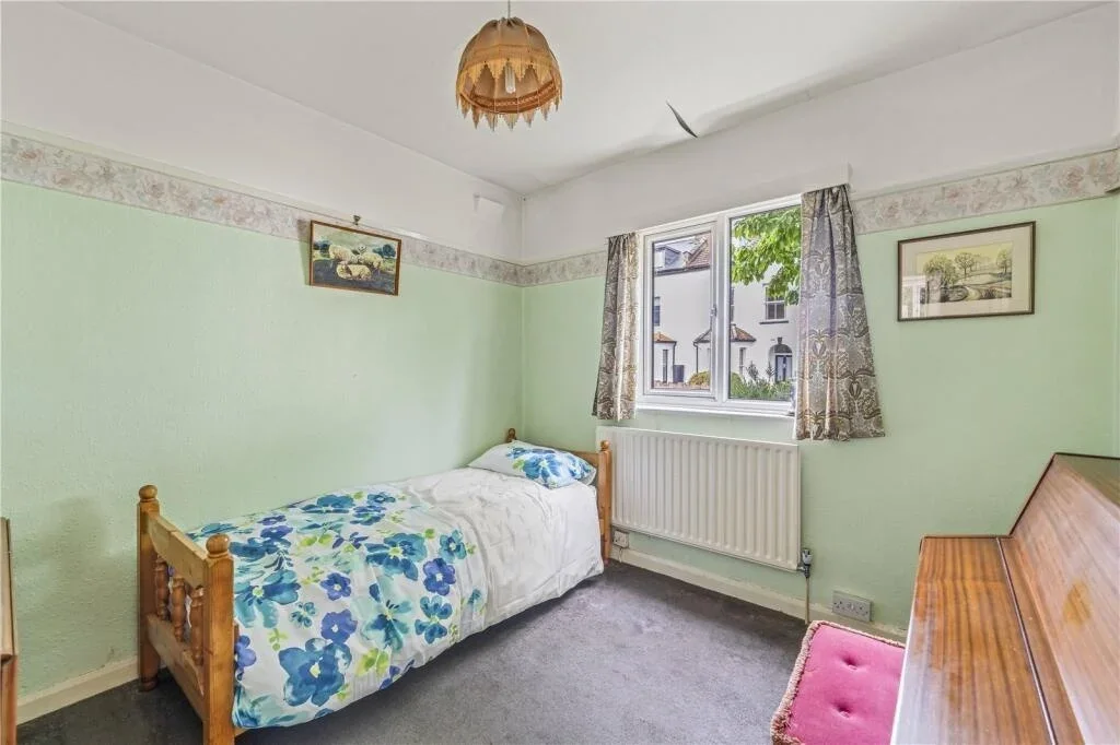 Flat Beauchamp Road in Greater London