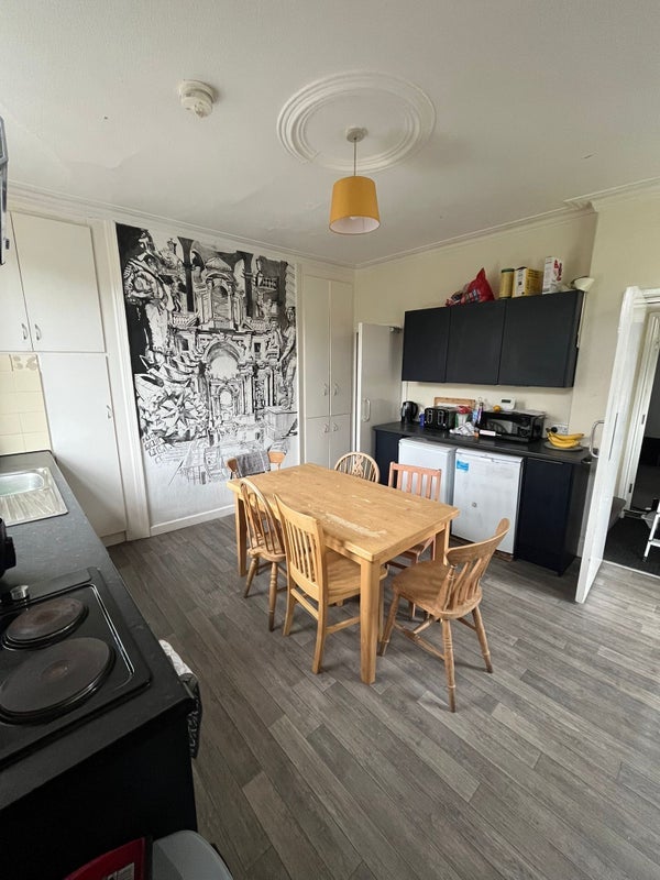Room Back Beechwood Road in Leeds