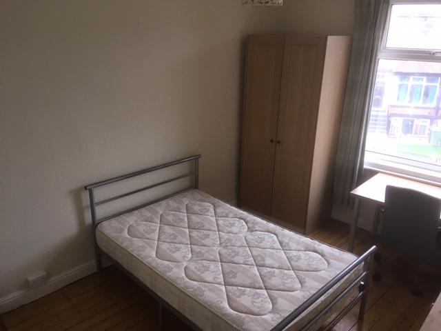 Room Back Beechwood Road in Leeds