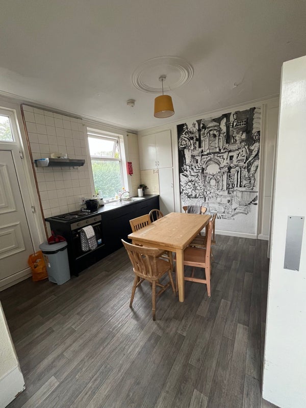 Room Back Beechwood Road in Leeds