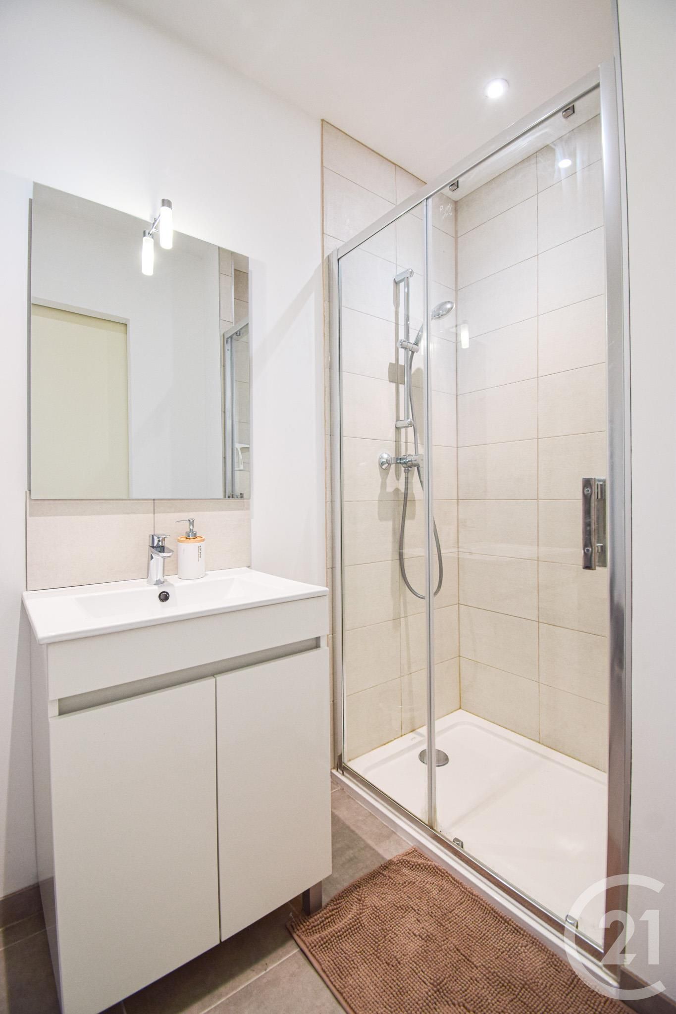 Flat Rue du Tram in Beaujeu-Saint-Vallier-Pierrejux-et-Quitteur