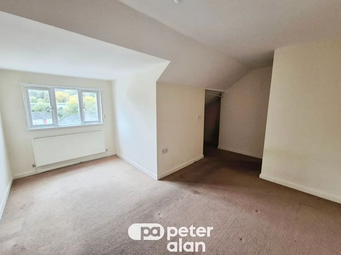 Flat Saint Mary Street in Risca