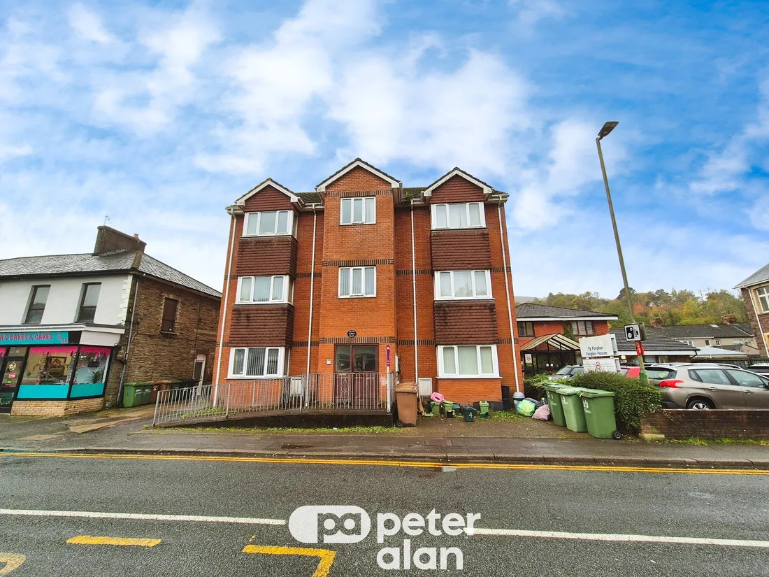 Flat Saint Mary Street in Risca
