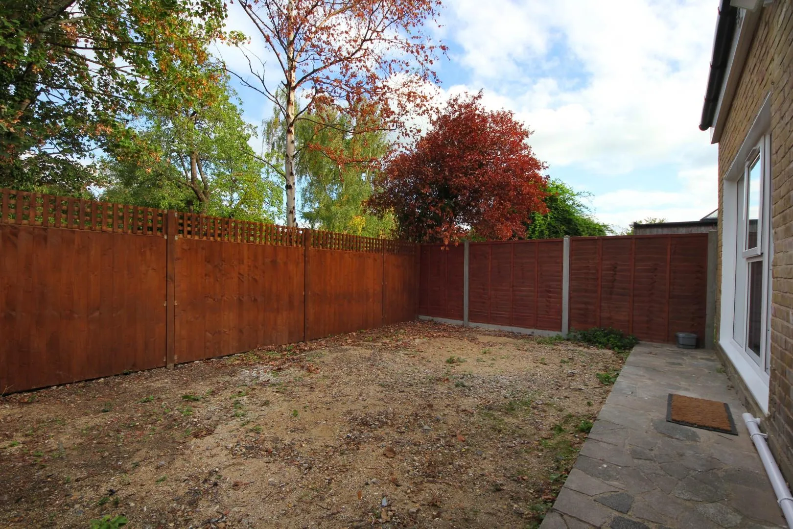 Flat Fordhook Avenue in Greater London