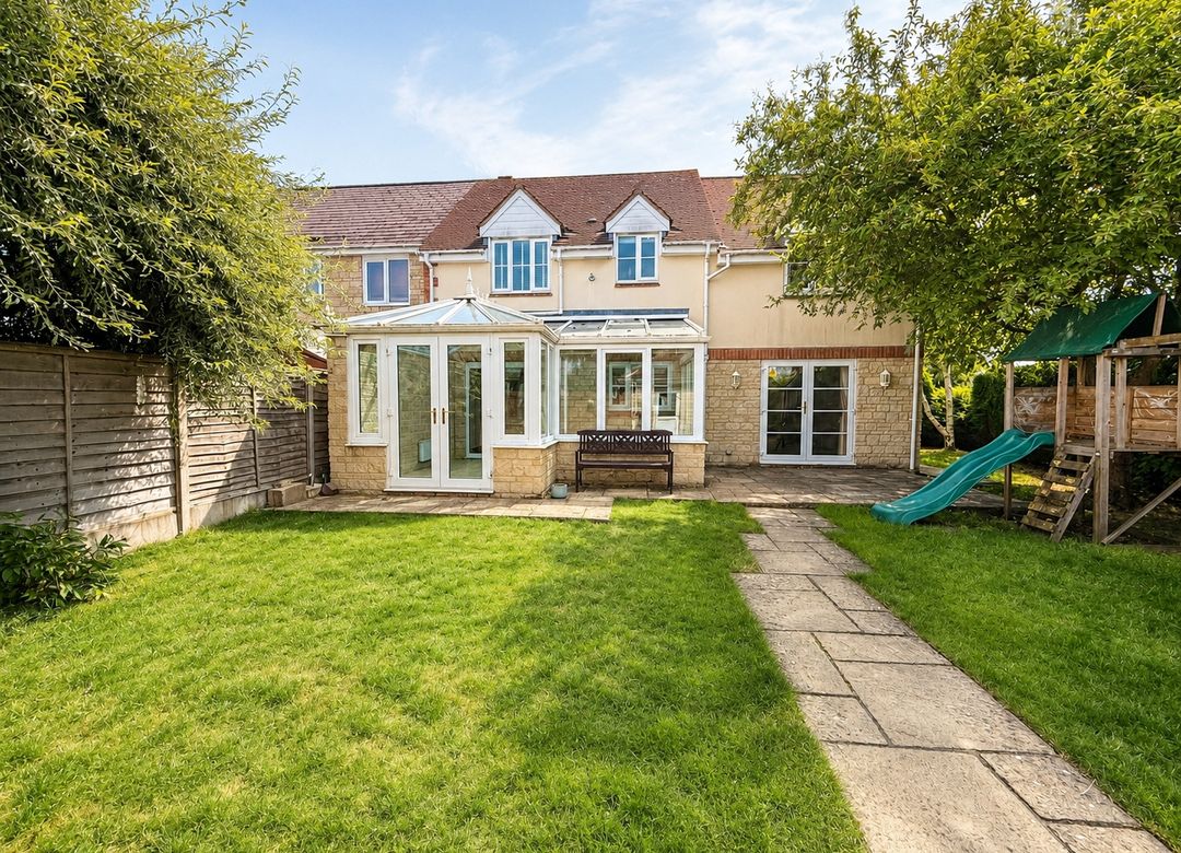 House Stockham Close in Cricklade