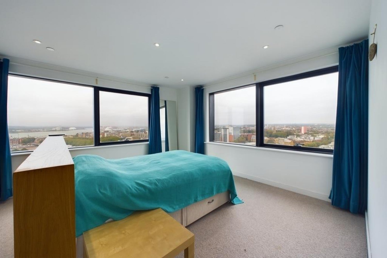 Flat Ocean Way in Southampton