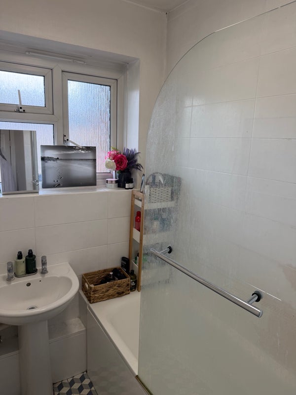 Flat Ayres Street in Greater London