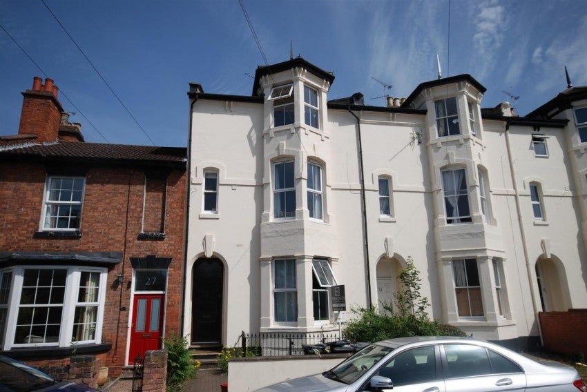 Flat Priory Street in Royal Leamington Spa