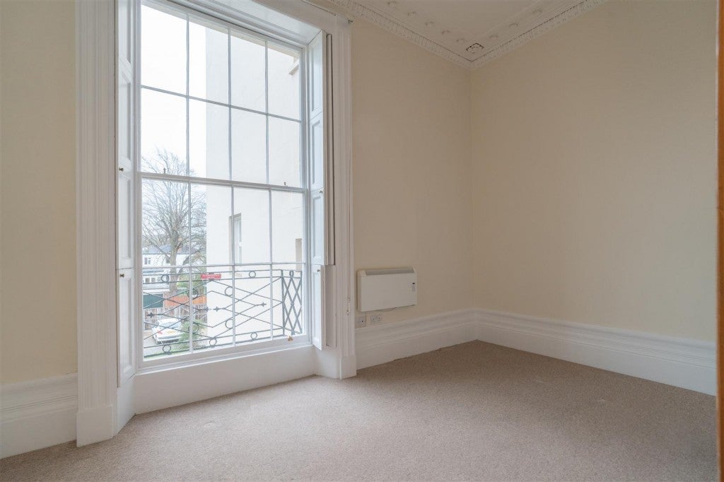 Flat Pittville Lawn in Cheltenham