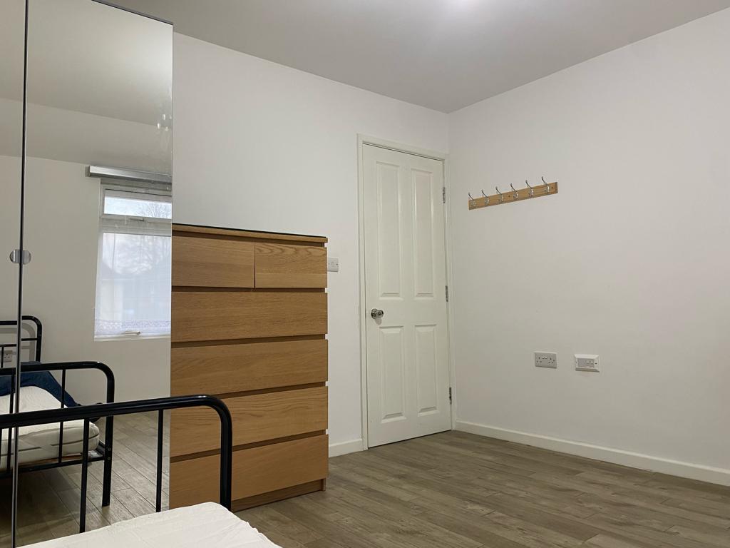 Flat Martin Way in Greater London