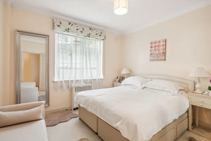 Flat Franklins Row in Greater London