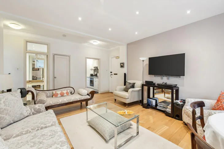 Flat Franklins Row in Greater London