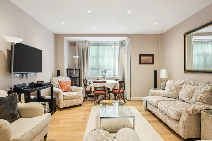 Flat Franklins Row in Greater London